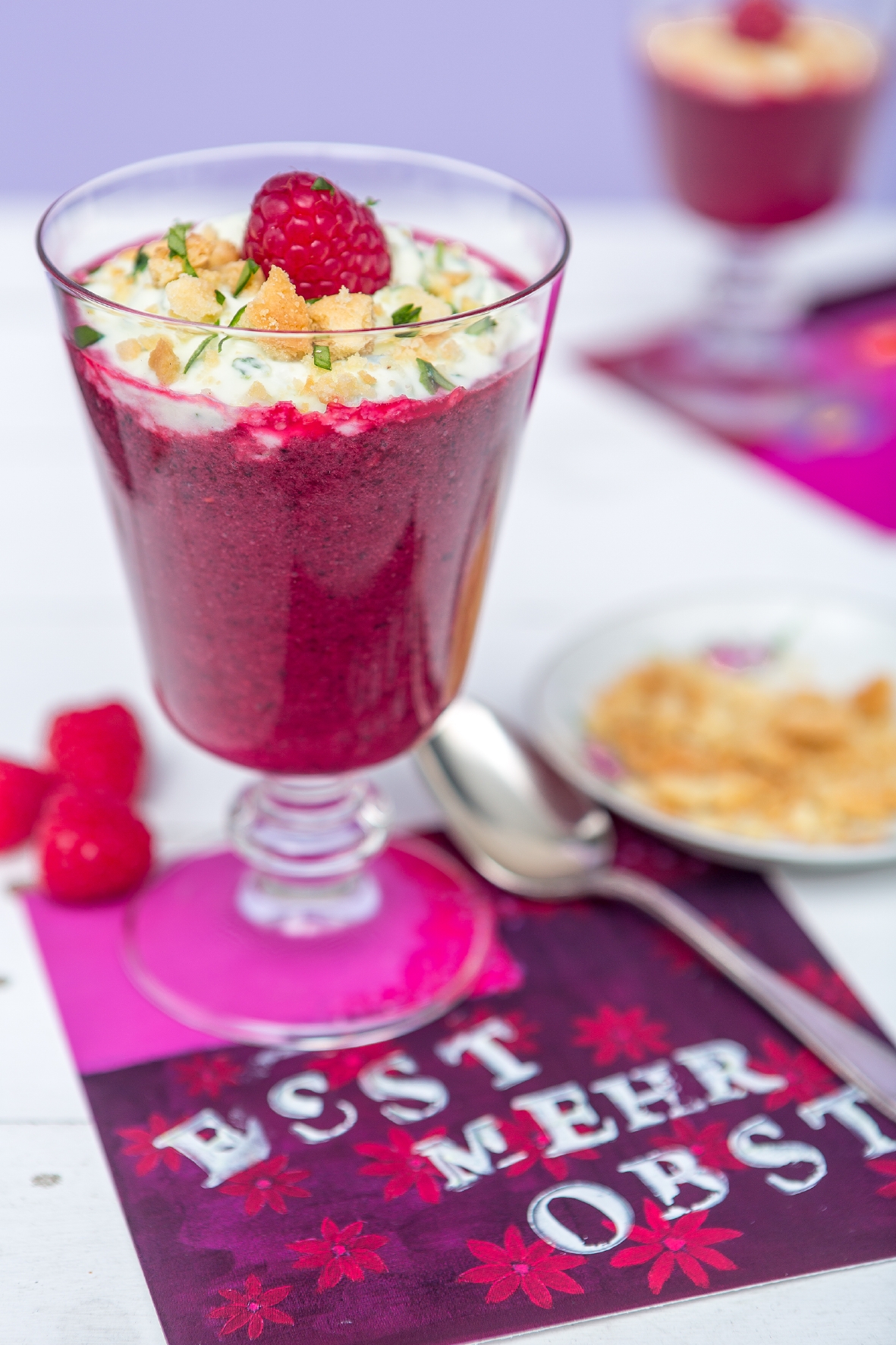 Ein selbstgemachter Beeren-Smoothie schmeckt am besten Beeren-Smoothie: frisch aus dem eigenen Garten